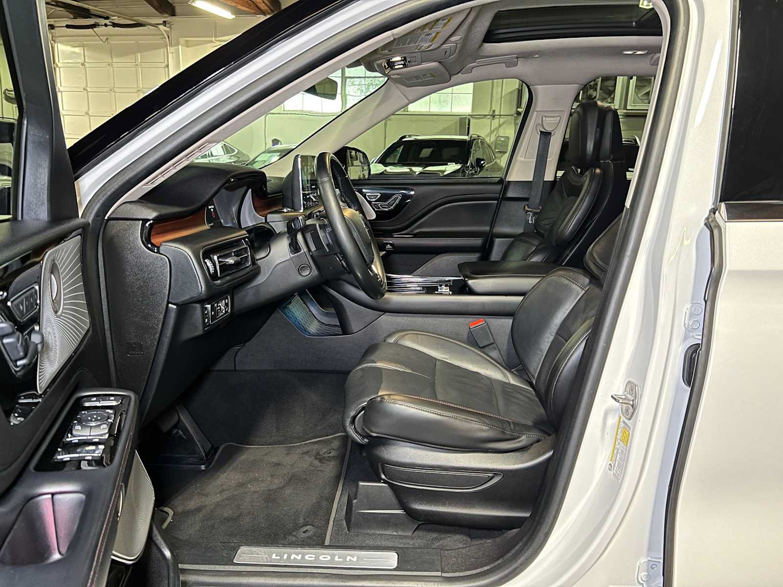 Used 2023 Lincoln Aviator Grand Touring w/ Equipment Group 301A AWD/4WD image 23