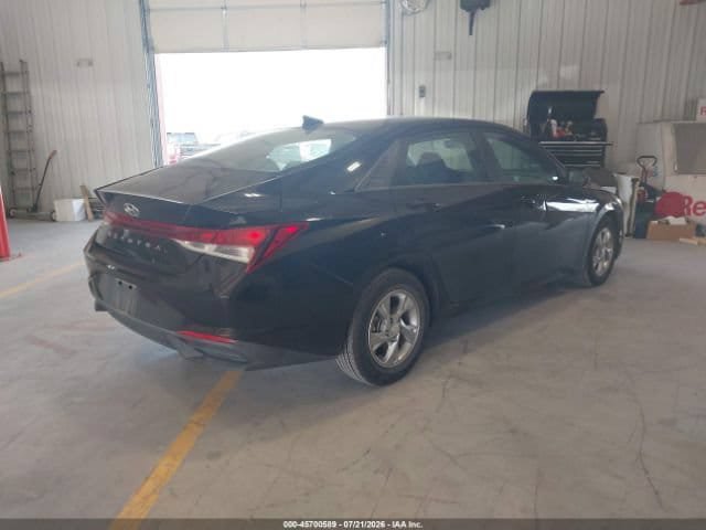 Used 2021 Hyundai Elantra SE FWD image 4