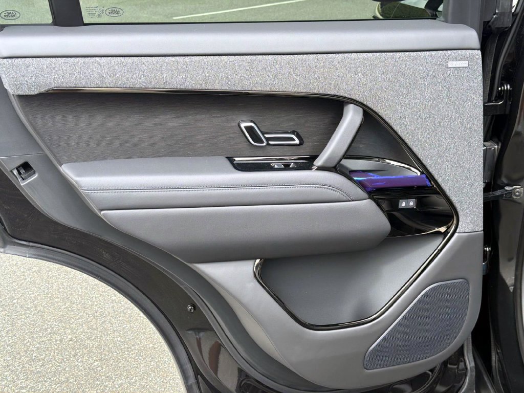 New 2027 Land Rover Range Rover Sport Dynamic SE AWD/4WD image 11