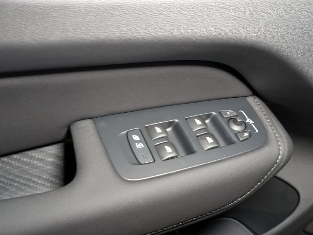 New 2026 Volvo XC60 B5 Plus w/ Climate Package AWD/4WD image 12