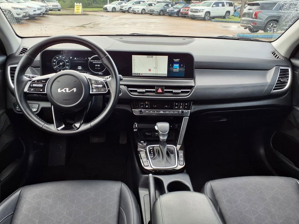 Used 2024 Kia Seltos EX FWD image 9