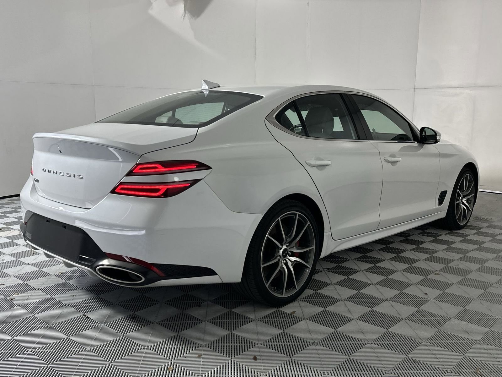 Used 2025 Genesis G70 2.5T RWD image 8