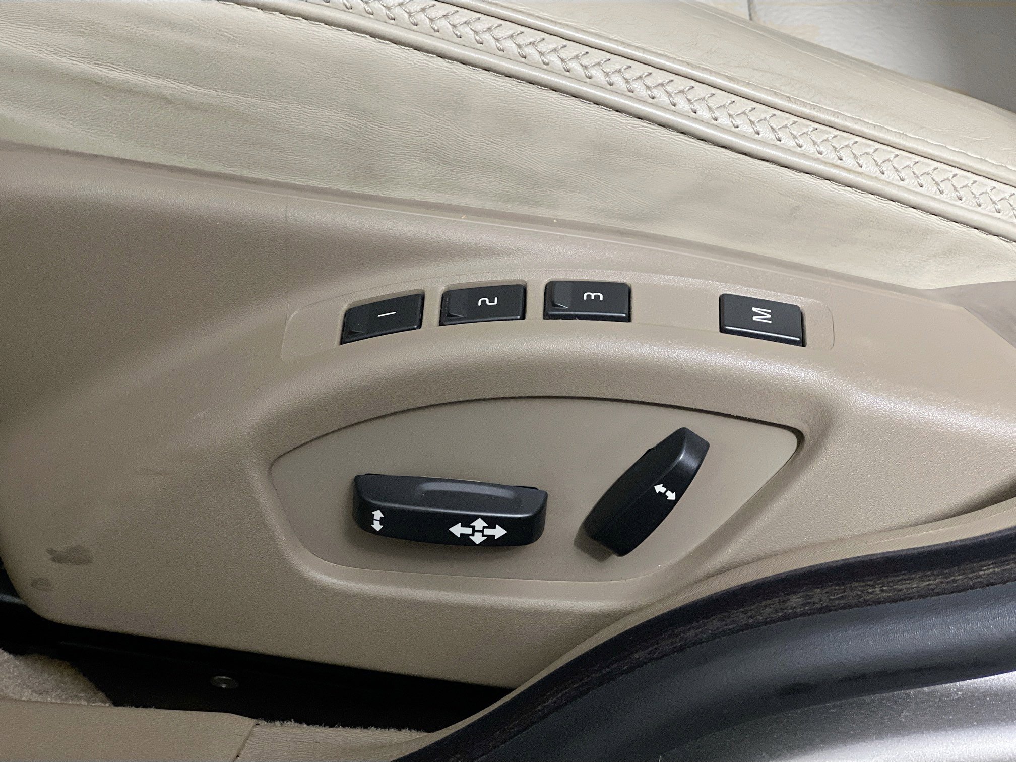 Used 2013 Volvo XC70 T6 image 15