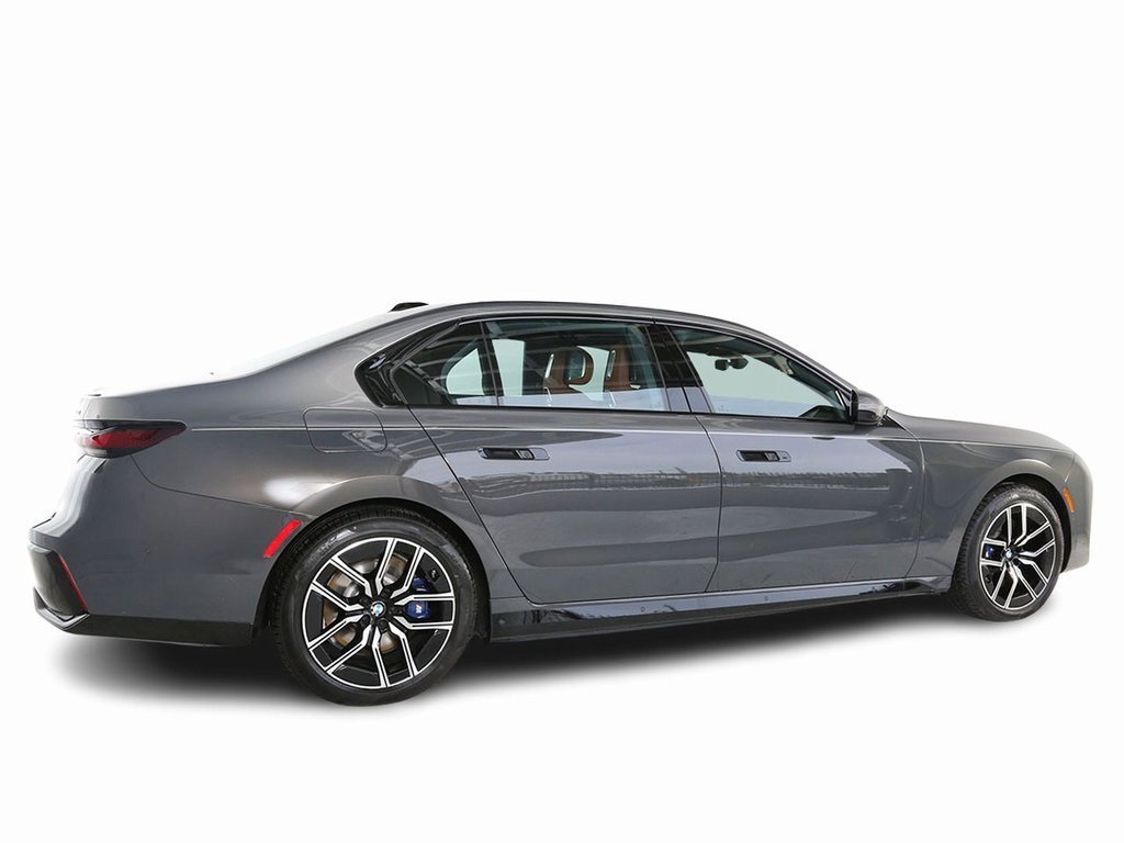 Used 2024 BMW i7 xDrive60 w/ Executive Package image 9