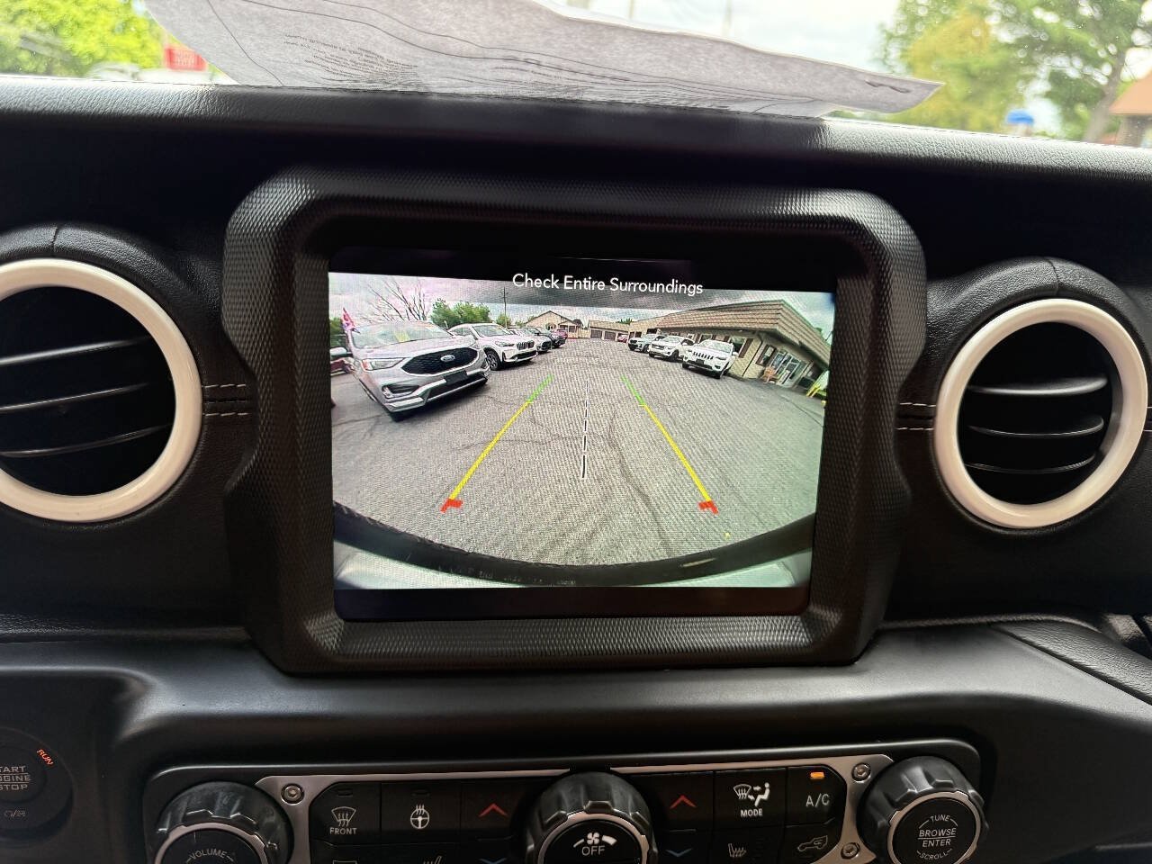 Used 2021 Jeep Wrangler Unlimited Sahara AWD/4WD image 27