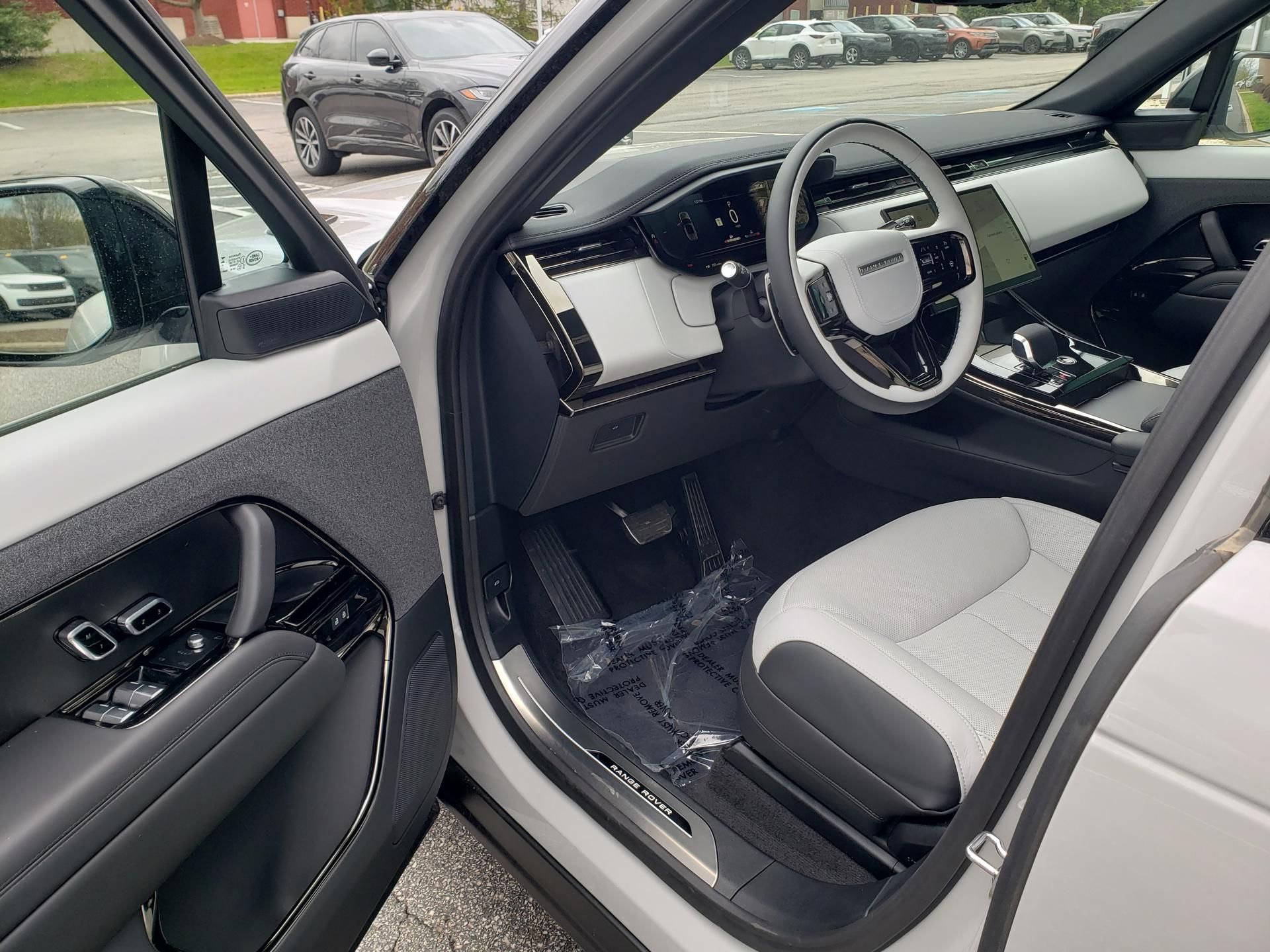 New 2026 Land Rover Range Rover Sport Dynamic SE AWD/4WD image 9