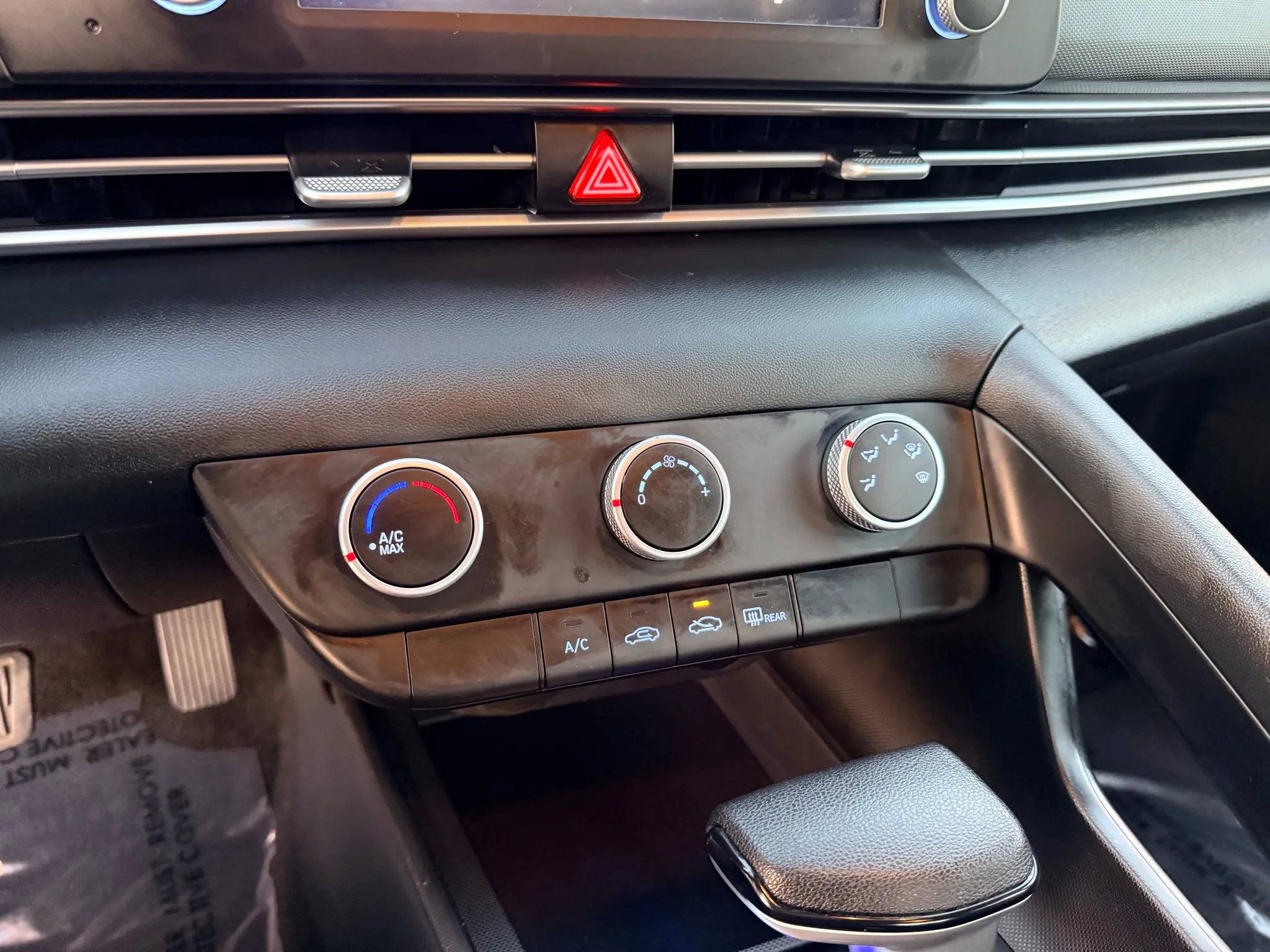 Used 2024 Hyundai Elantra SE image 18