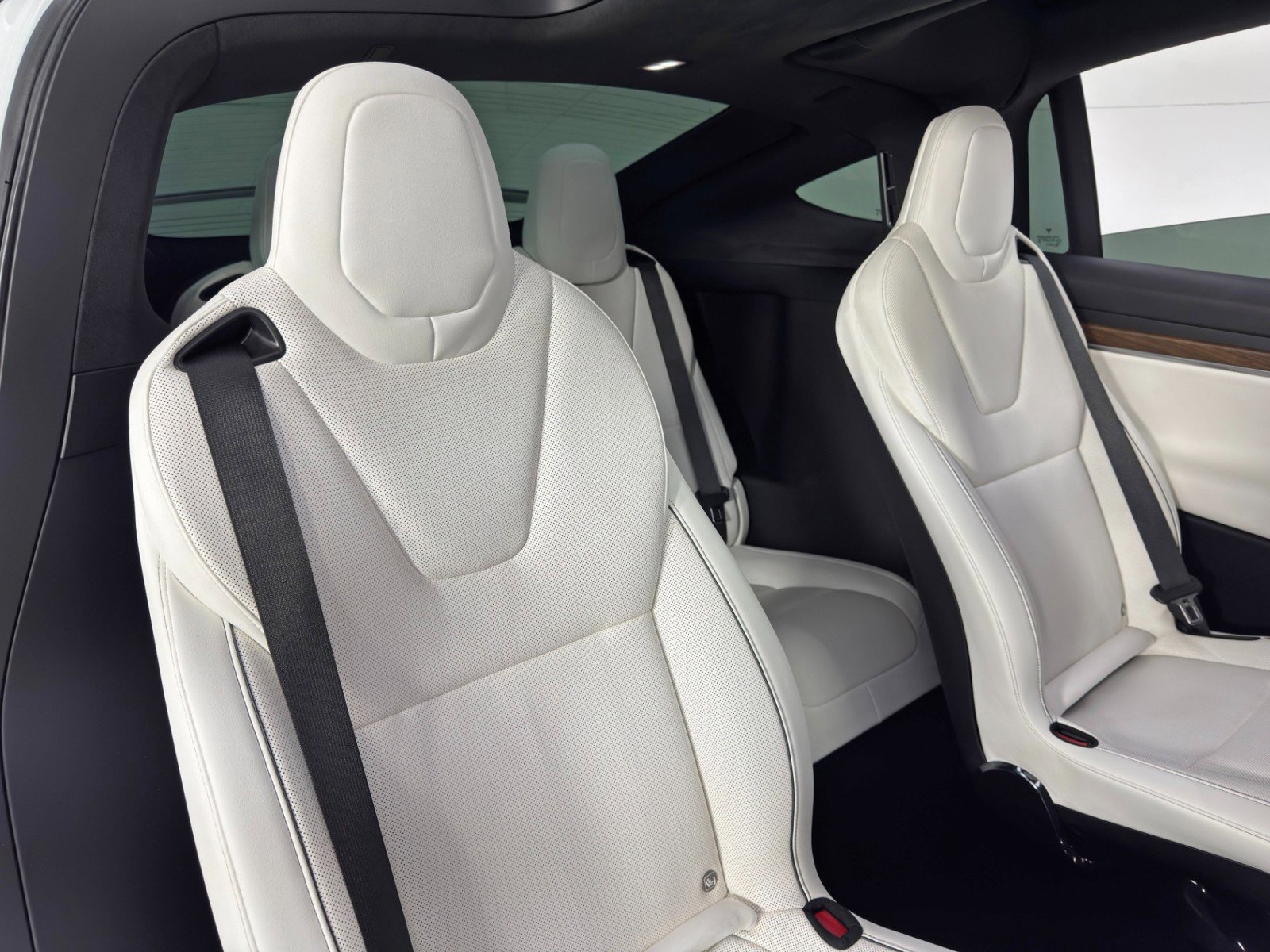 Used 2022 Tesla Model X image 45