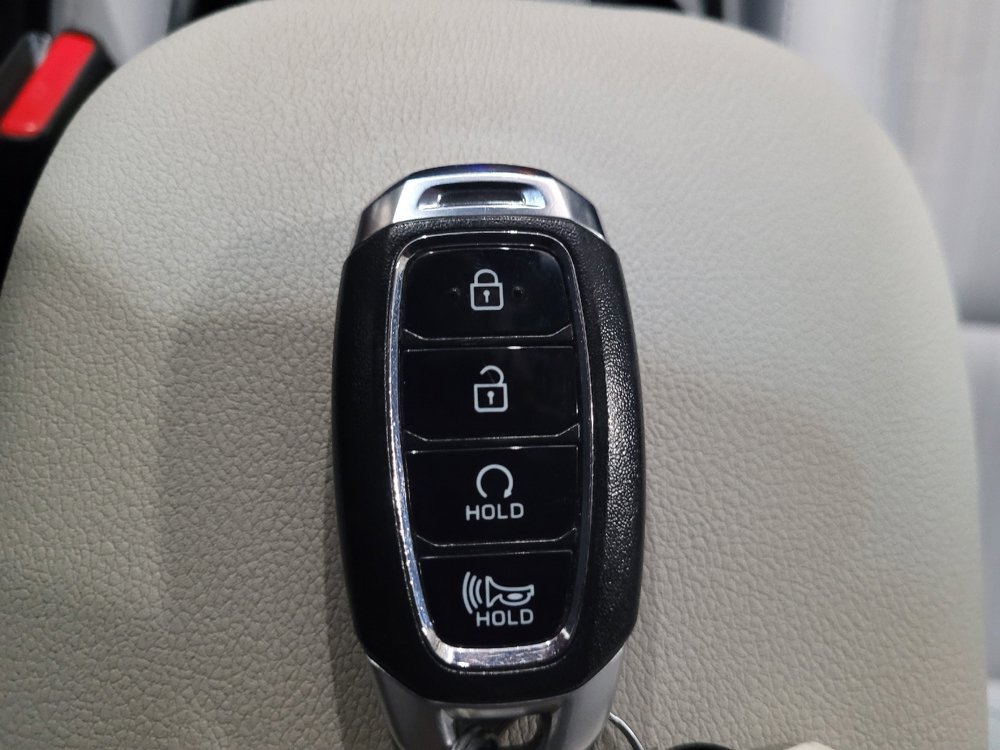 Used 2023 Hyundai Kona SEL AWD/4WD image 32