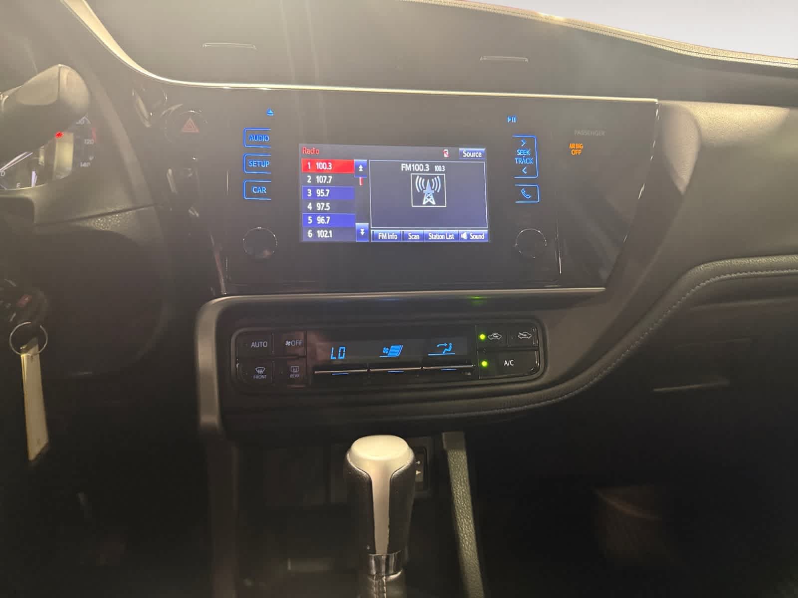 Used 2017 Toyota Corolla SE FWD image 12