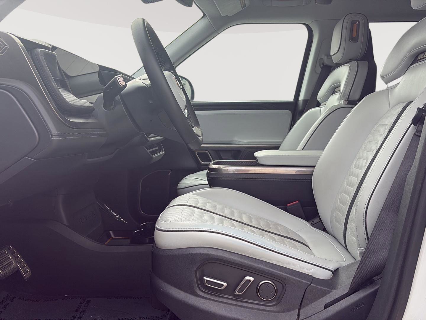 Used 2024 Rivian R1S Adventure image 57