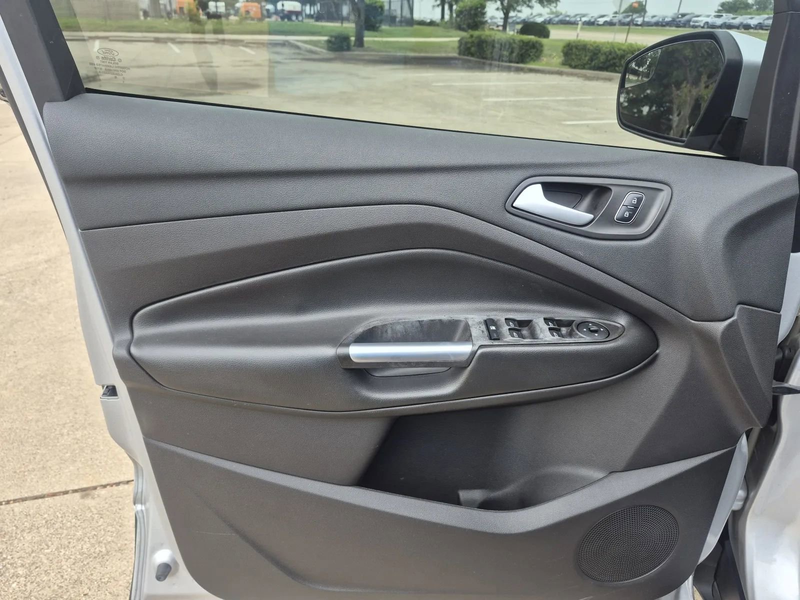Used 2017 Ford Escape SE w/ SE Cold Weather Package FWD image 11