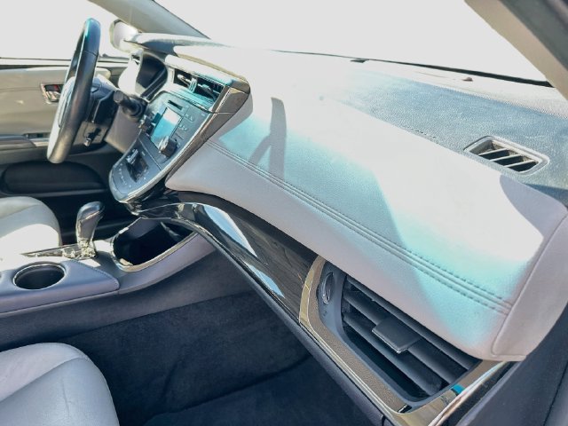 Used 2015 Toyota Avalon XLE FWD image 31