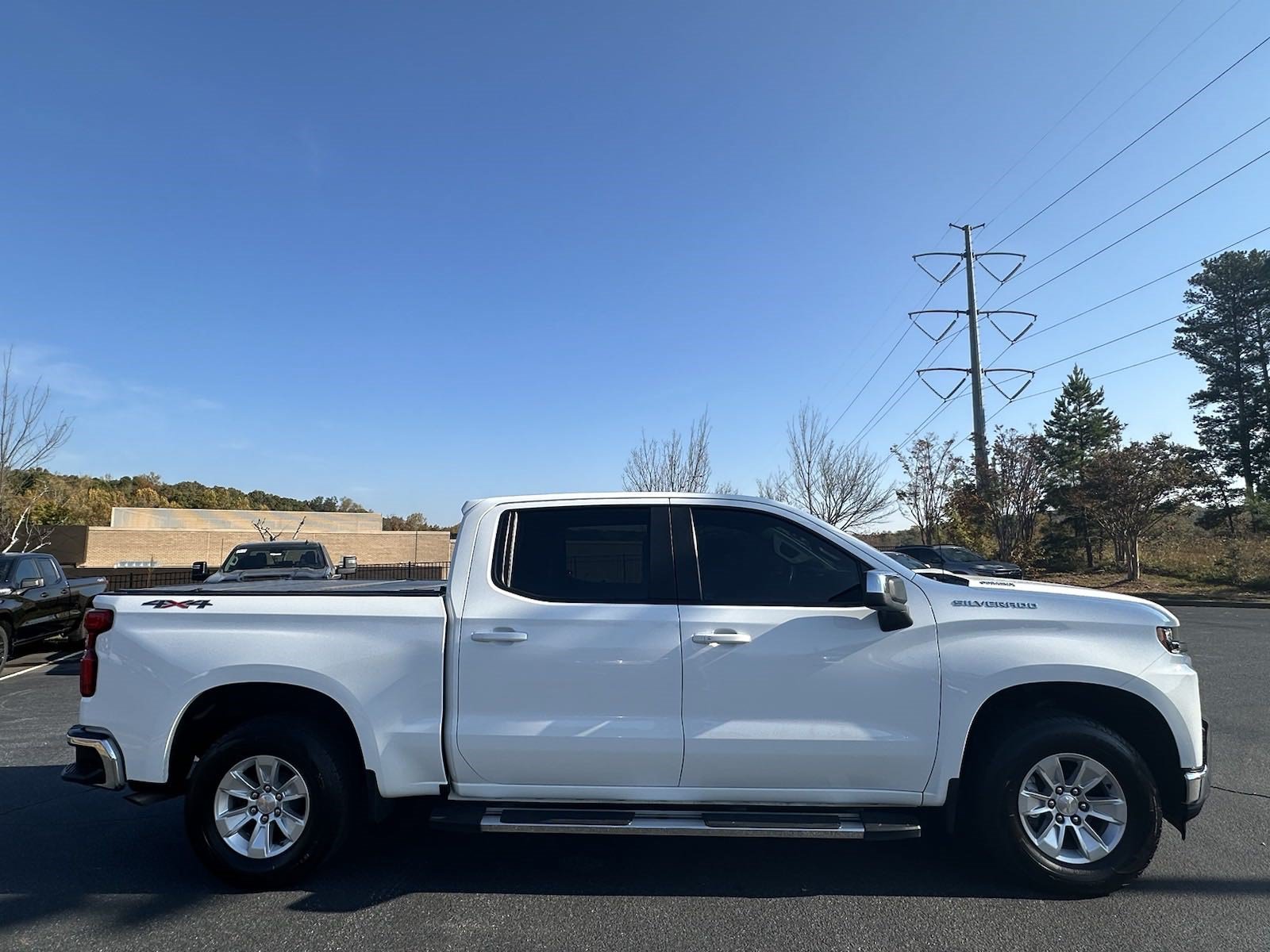 Used 2021 Chevrolet Silverado 1500 LT w/ Convenience Package II AWD/4WD image 4