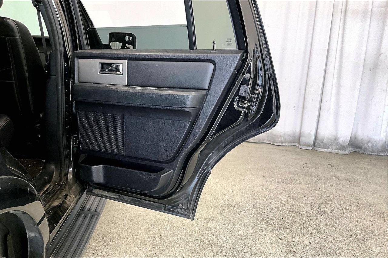 Used 2016 Ford Expedition XLT RWD image 23