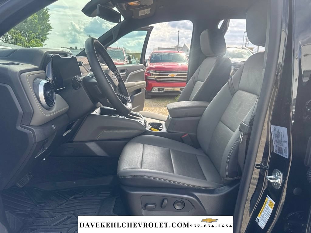 Used 2025 Chevrolet Colorado ZR2 w/ Technology Package AWD/4WD image 15
