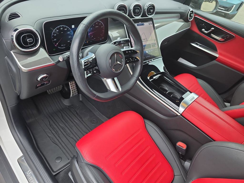 Used 2024 Mercedes-Benz GLC 300 4MATIC image 9