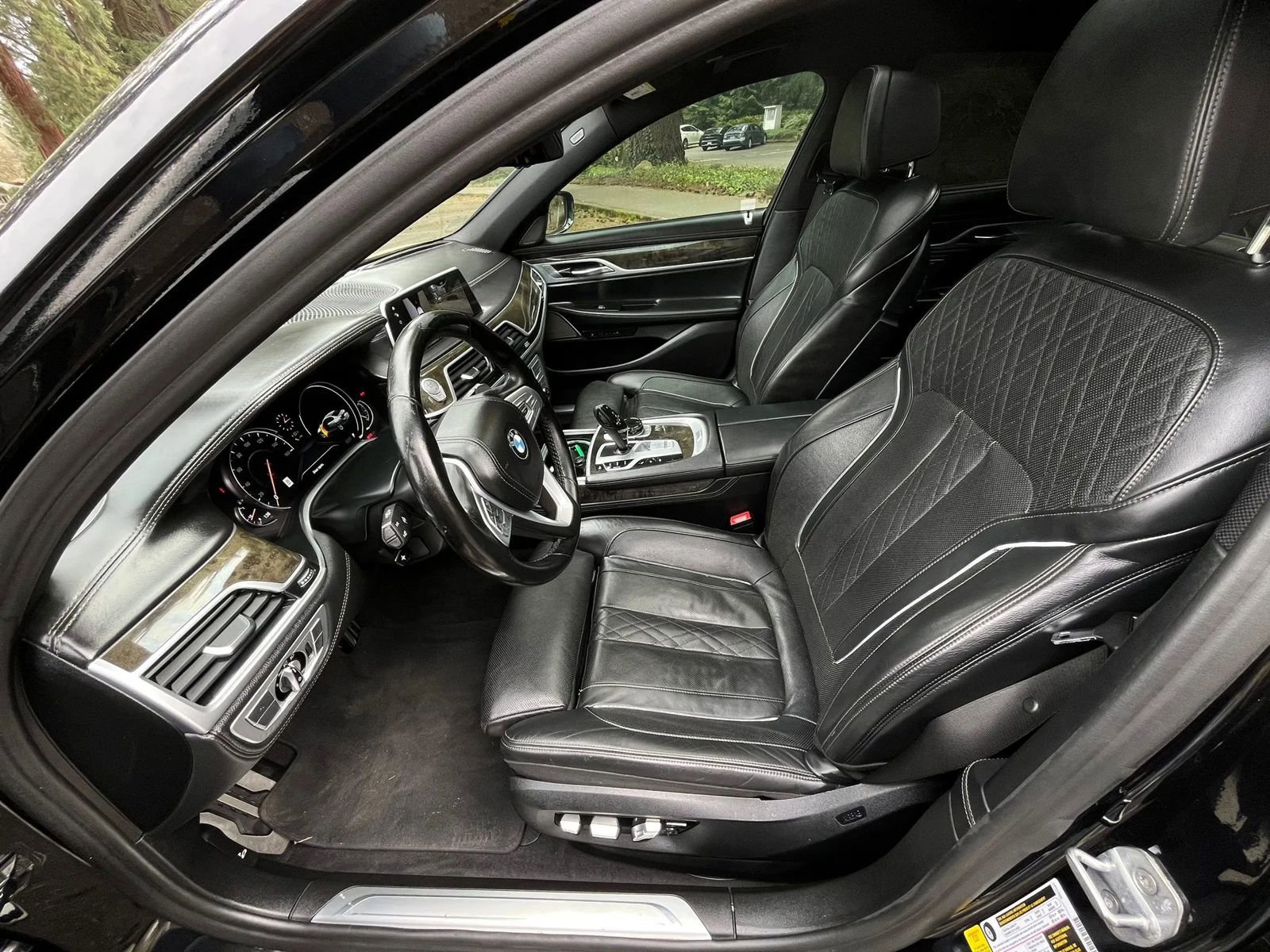 Used 2019 BMW 750i w/ Executive Package RWD image 8