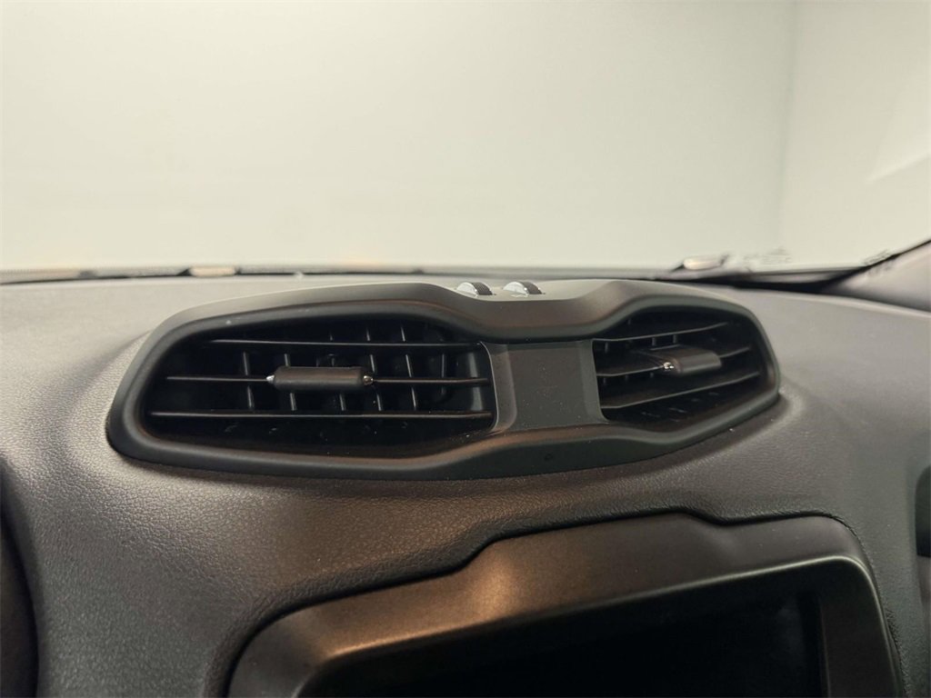 Used 2022 Jeep Renegade Latitude image 29