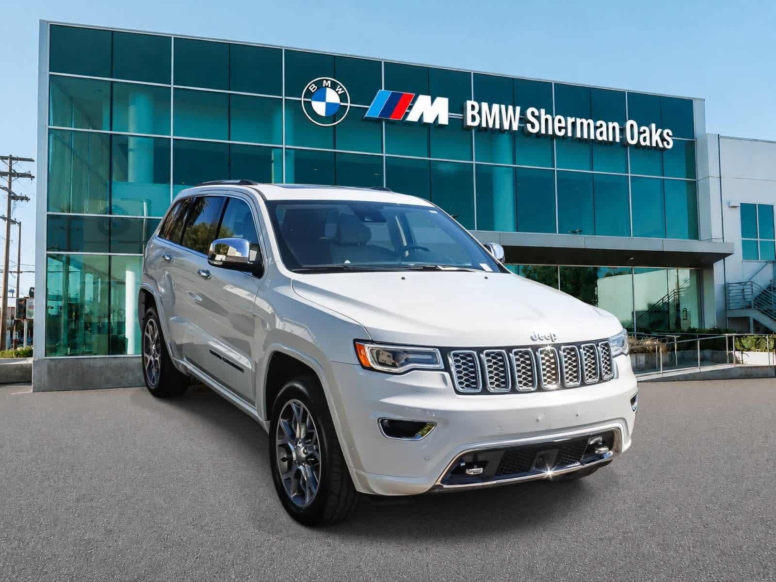 Used 2021 Jeep Grand Cherokee Overland AWD/4WD image 3