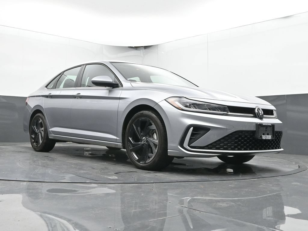 Used 2025 Volkswagen Jetta SE FWD image 25