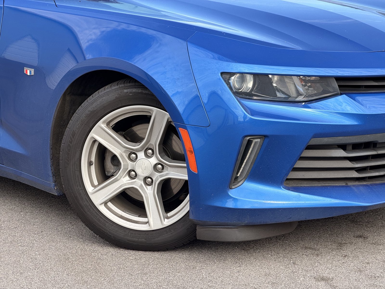 Used 2018 Chevrolet Camaro LT w/ Technology Package RWD image 3