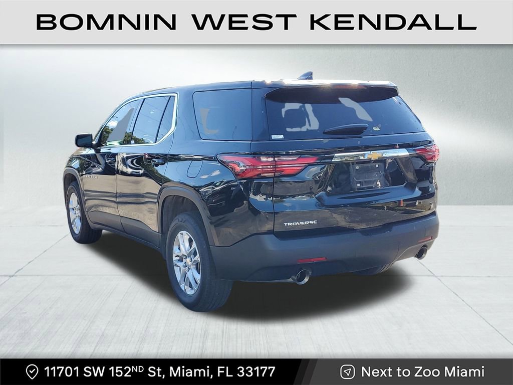 Used 2023 Chevrolet Traverse LS image 5