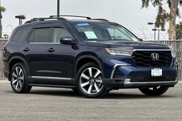 Used 2025 Honda Pilot Touring image 2