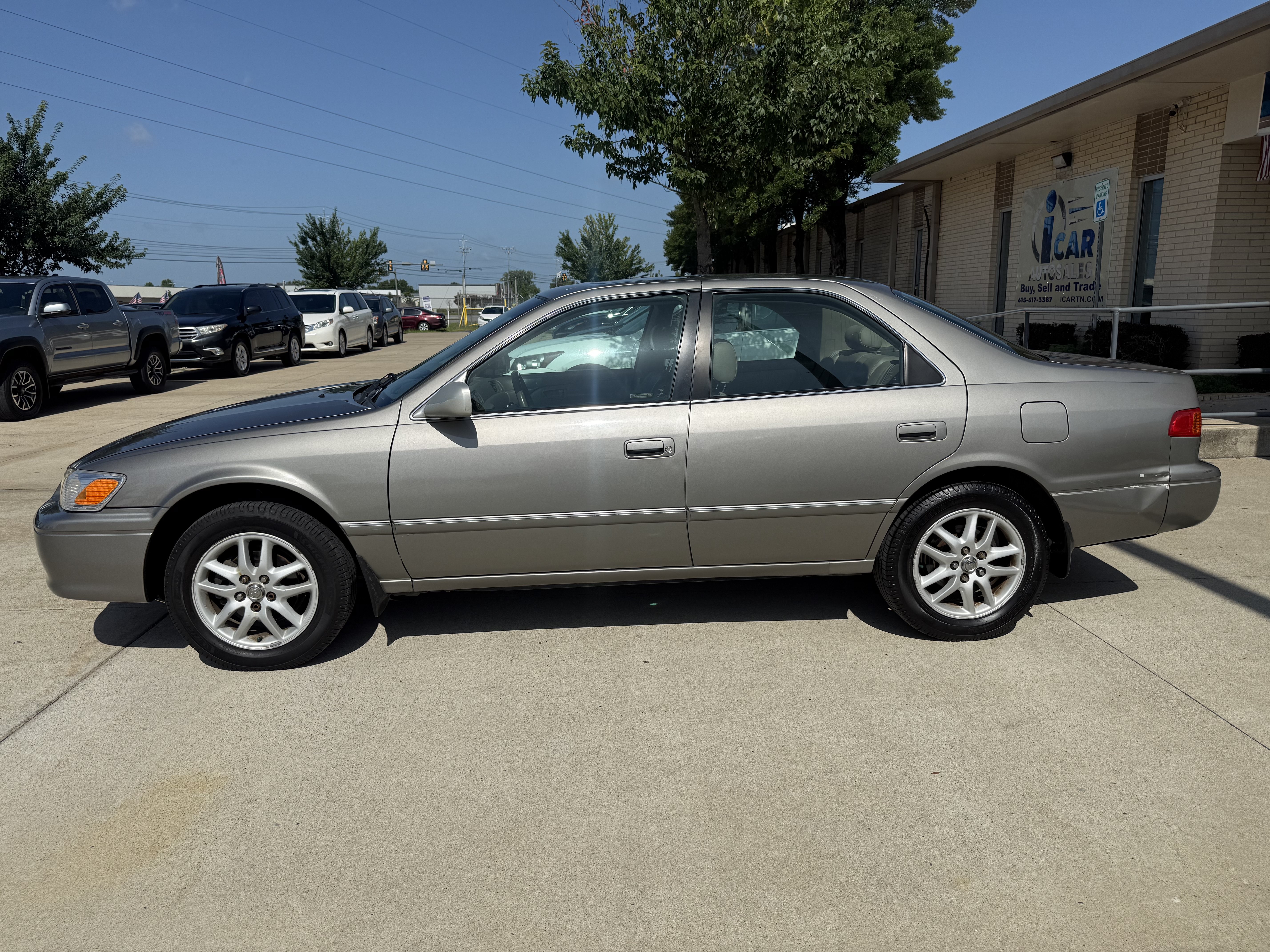 Used 2001 Toyota Camry XLE FWD image 4