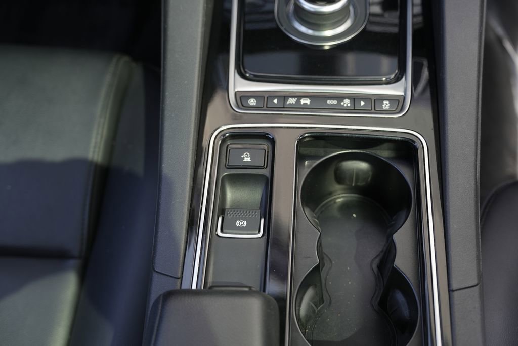 Used 2019 Jaguar F-PACE Premium image 46
