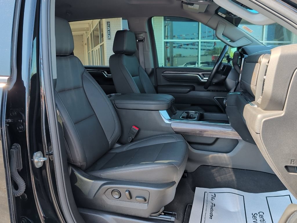 Used 2024 Chevrolet Silverado 2500 LTZ w/ LTZ Plus Package AWD/4WD image 8