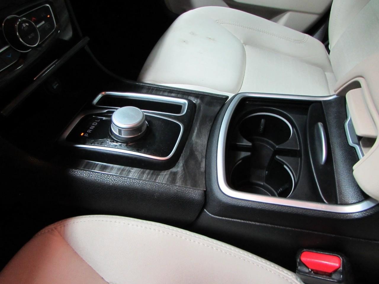 Used 2020 Chrysler 300 Touring image 28