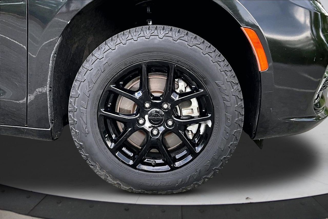 Used 2022 Chrysler Pacifica Touring-L FWD image 33