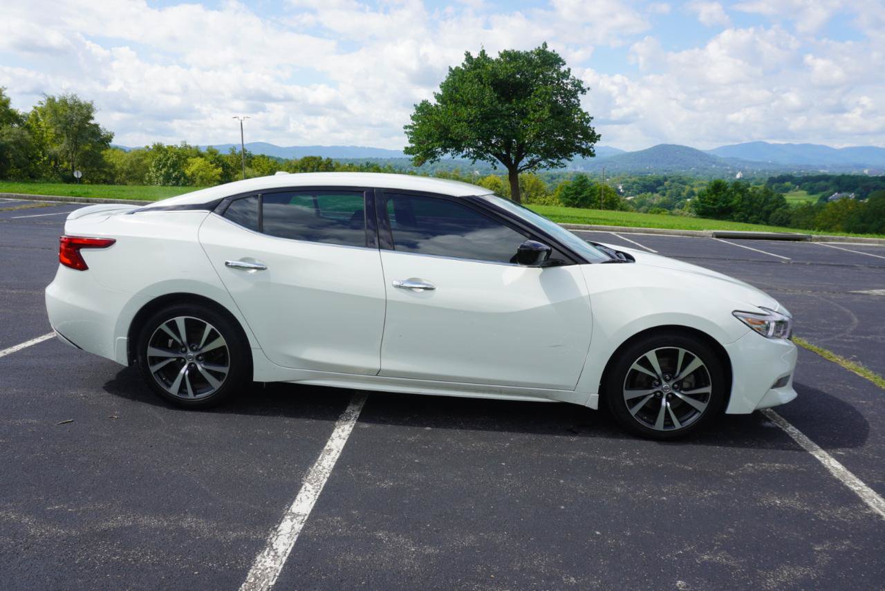 Used 2017 Nissan Maxima 3.5 S w/ Interior Lighting Package FWD image 9