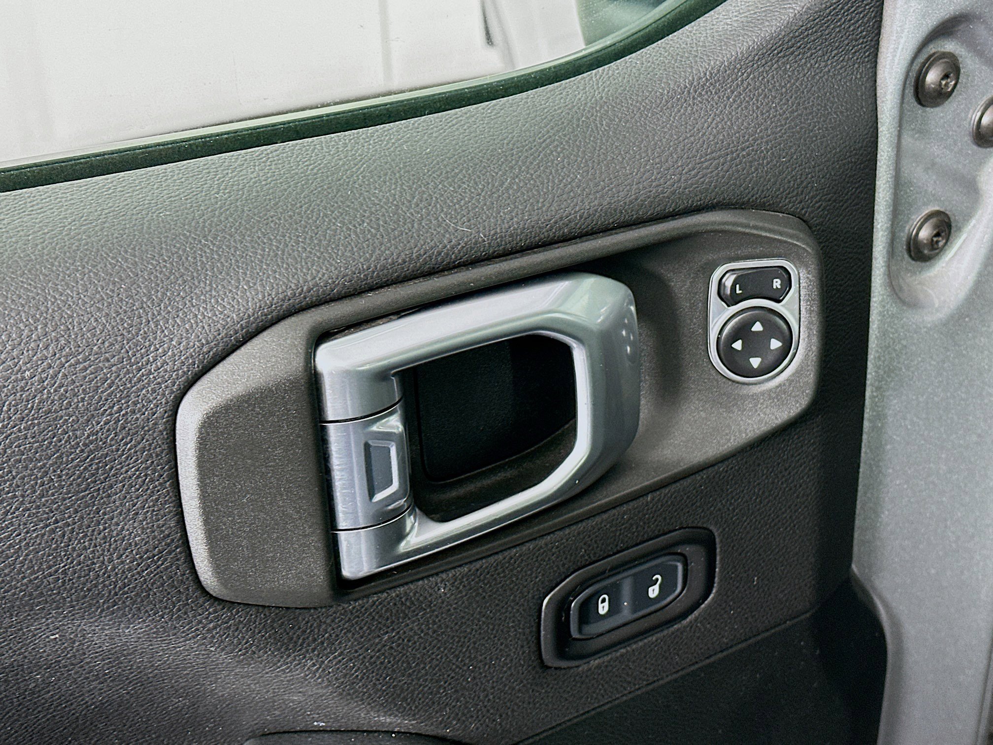 Used 2020 Jeep Wrangler Unlimited Sahara image 15