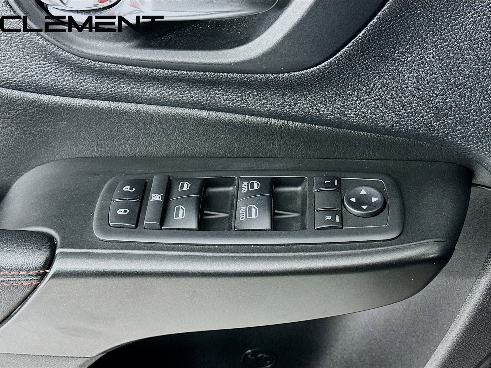 Used 2019 Jeep Cherokee Trailhawk w/ Cold Weather Group AWD/4WD image 25