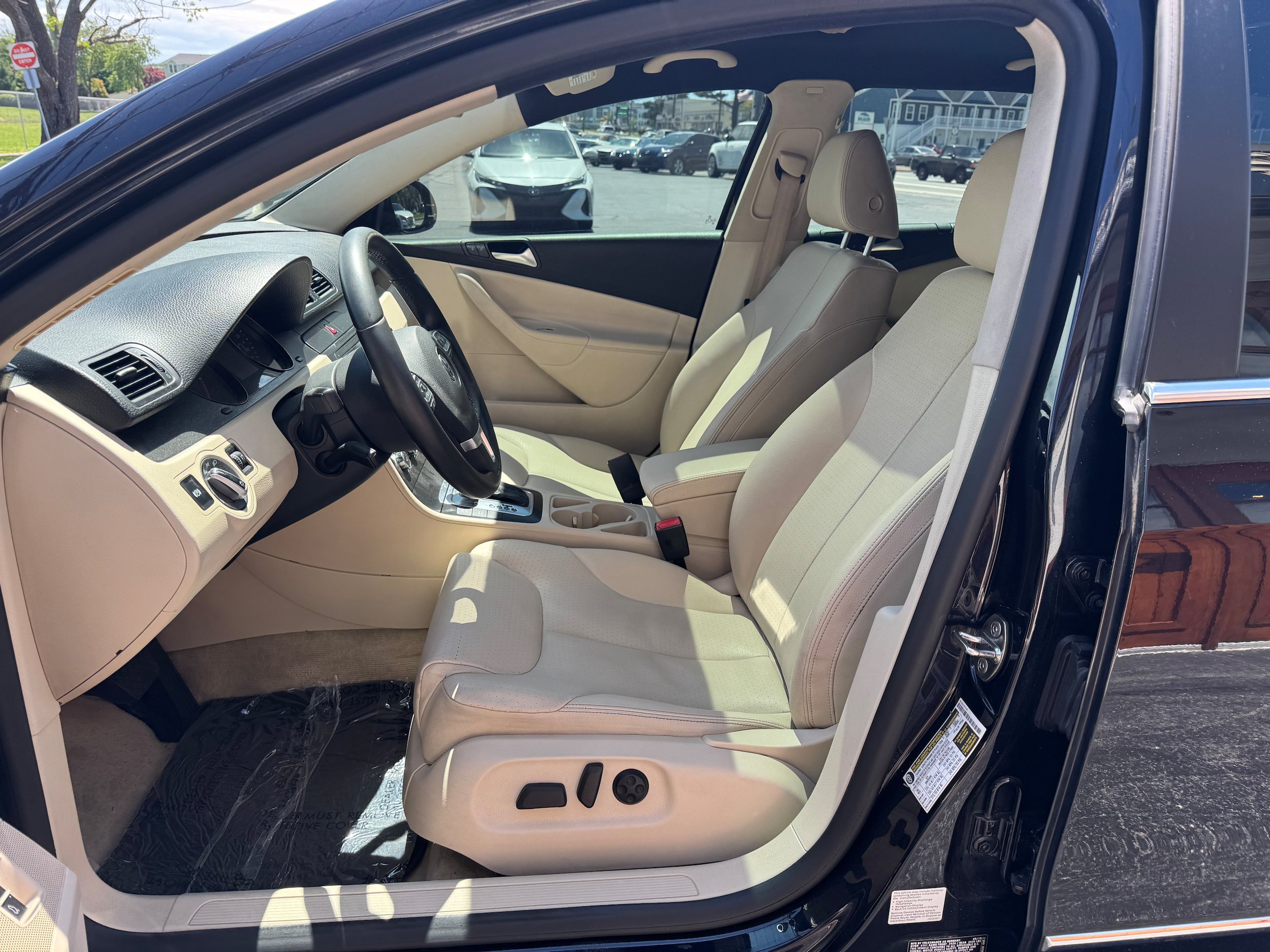 Used 2010 Volkswagen Passat Komfort FWD image 8