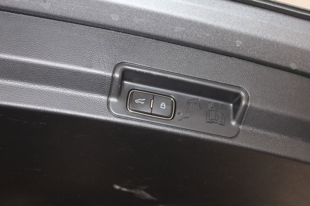 Used 2022 Ford Explorer XLT w/ Equipment Group 202A image 18