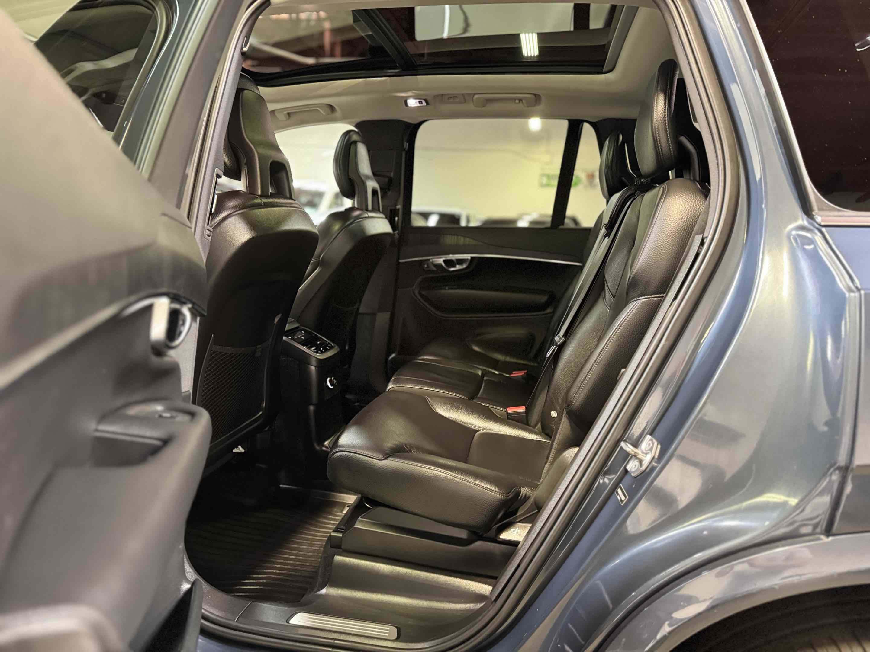 Used 2020 Volvo XC90 T8 Momentum w/ Protection Package Premier AWD/4WD image 5