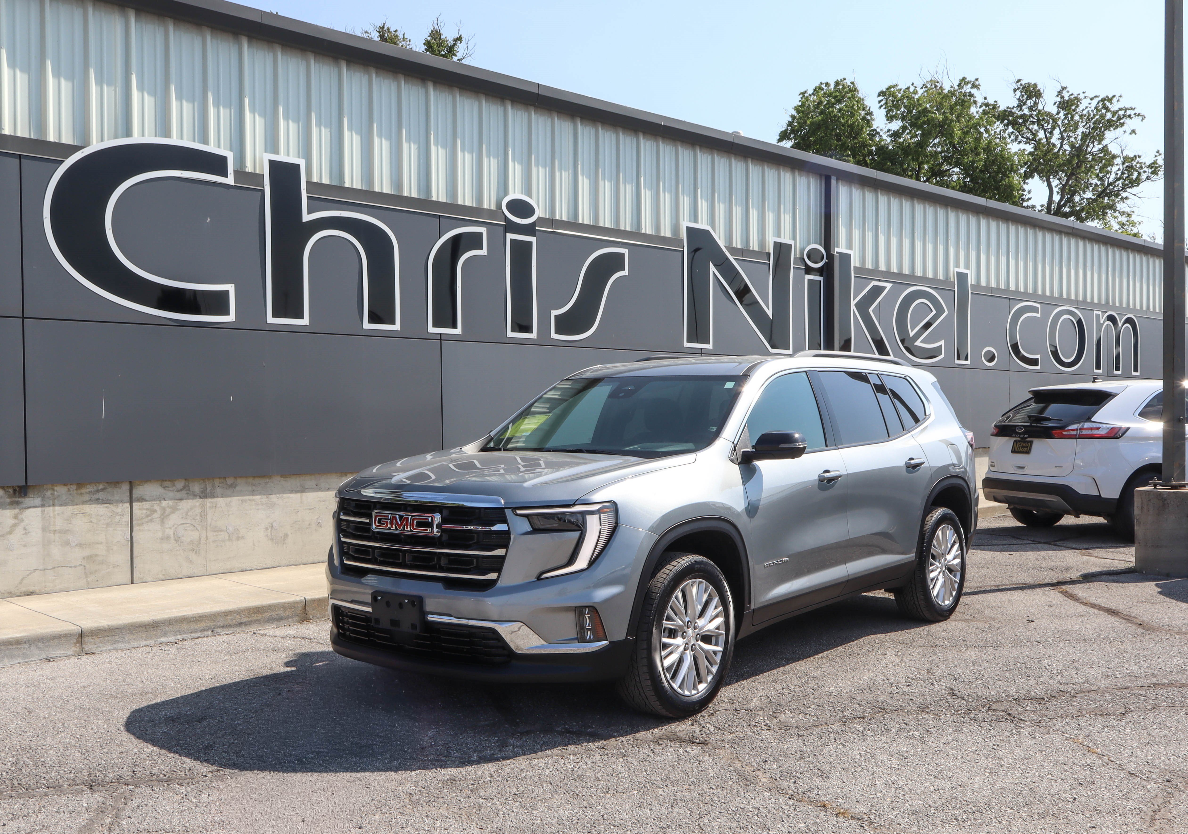 Used 2026 GMC Acadia Elevation w/ Elevation Premium Package FWD image 1