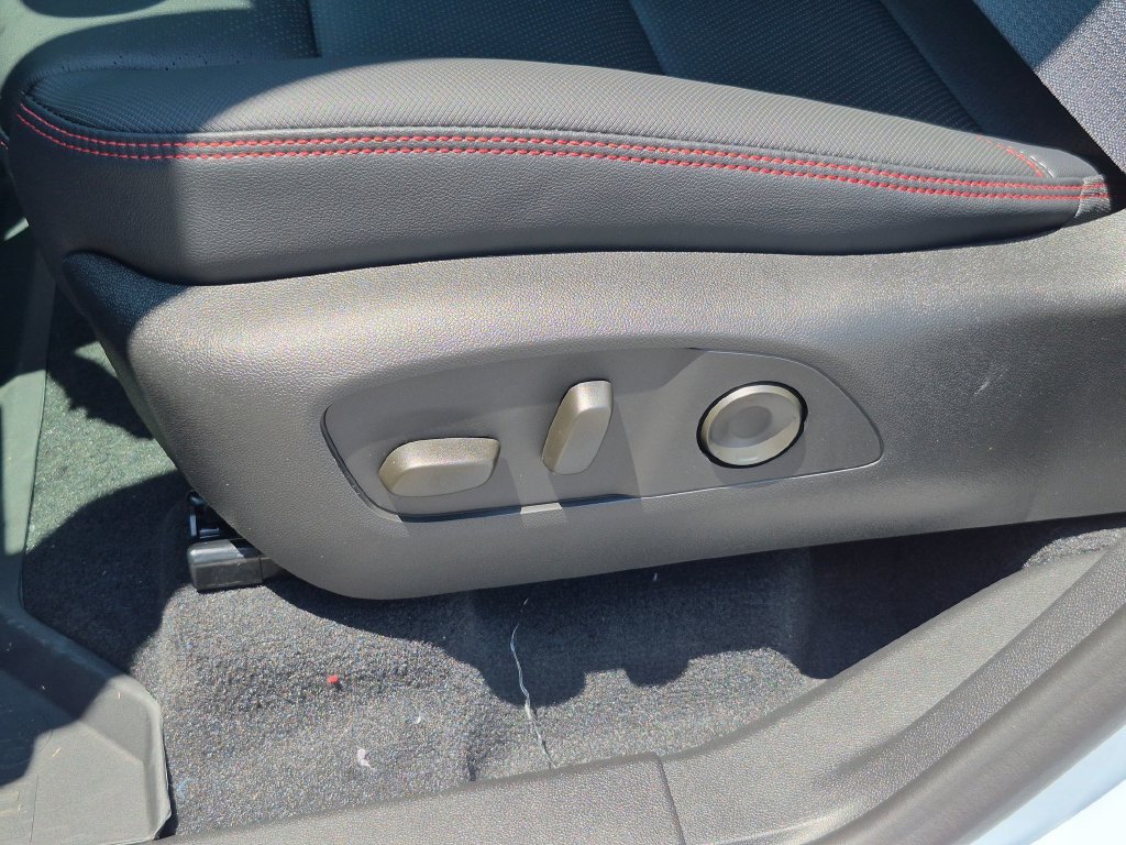New 2026 Chevrolet Traverse RS w/ LPO, Floor Liner Package FWD image 17