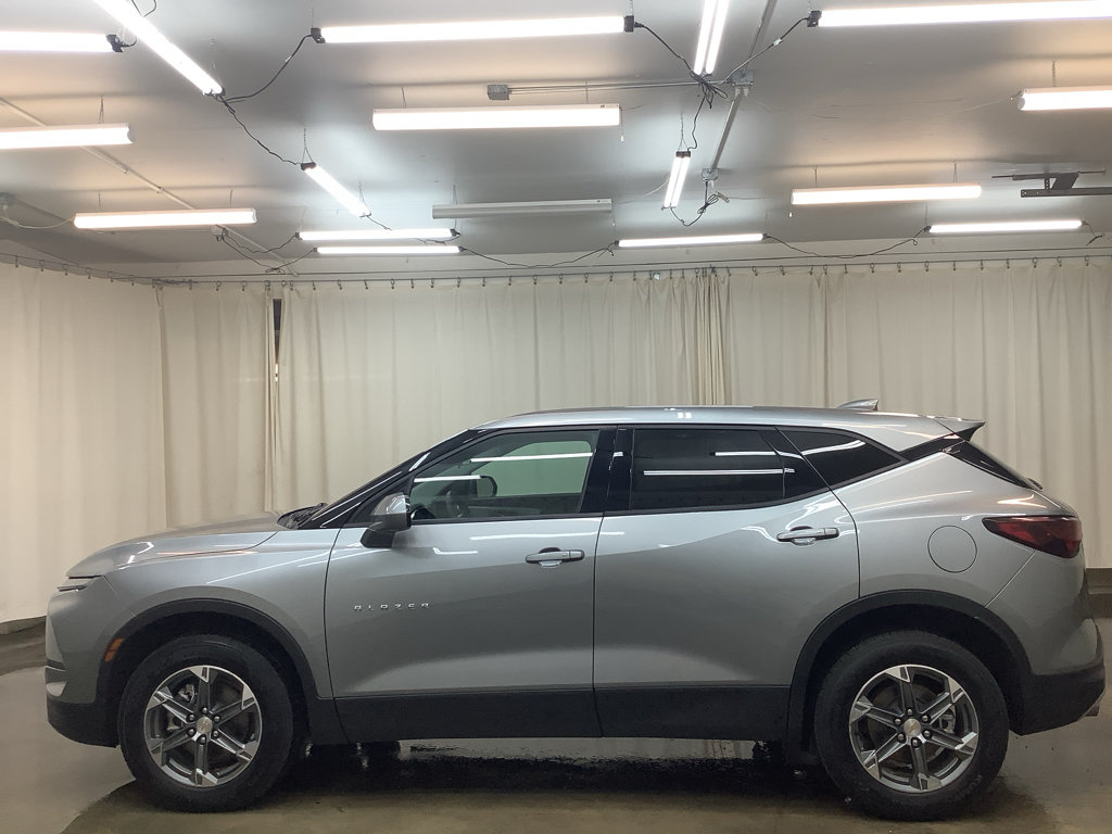 Used 2025 Chevrolet Blazer LT FWD image 10