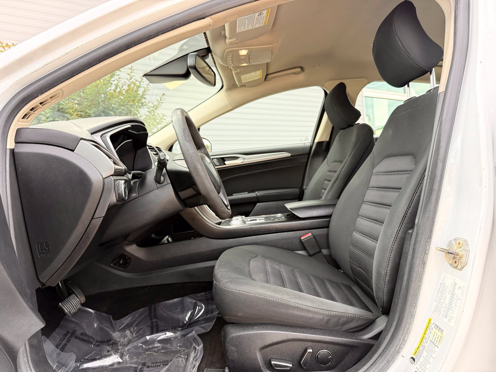 Used 2019 Ford Fusion SE FWD image 11