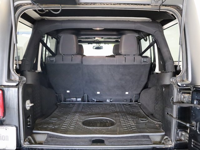 Used 2015 Jeep Wrangler Unlimited Rubicon w/ Max Tow Package image 29