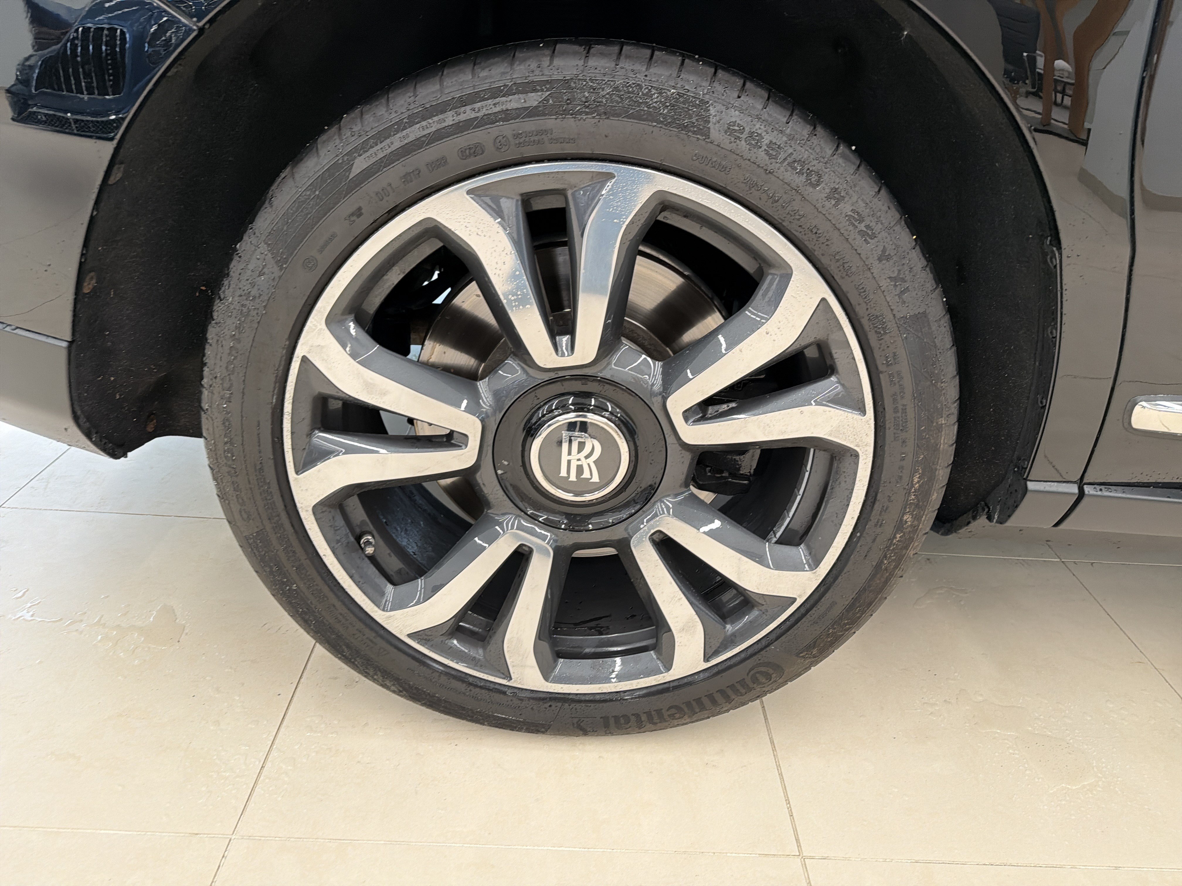 Certified 2022 Rolls-Royce Cullinan AWD/4WD image 30