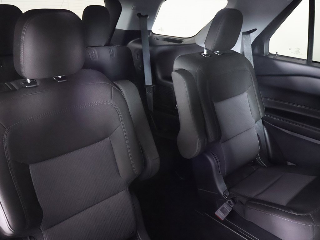 Used 2023 Ford Explorer XLT image 30