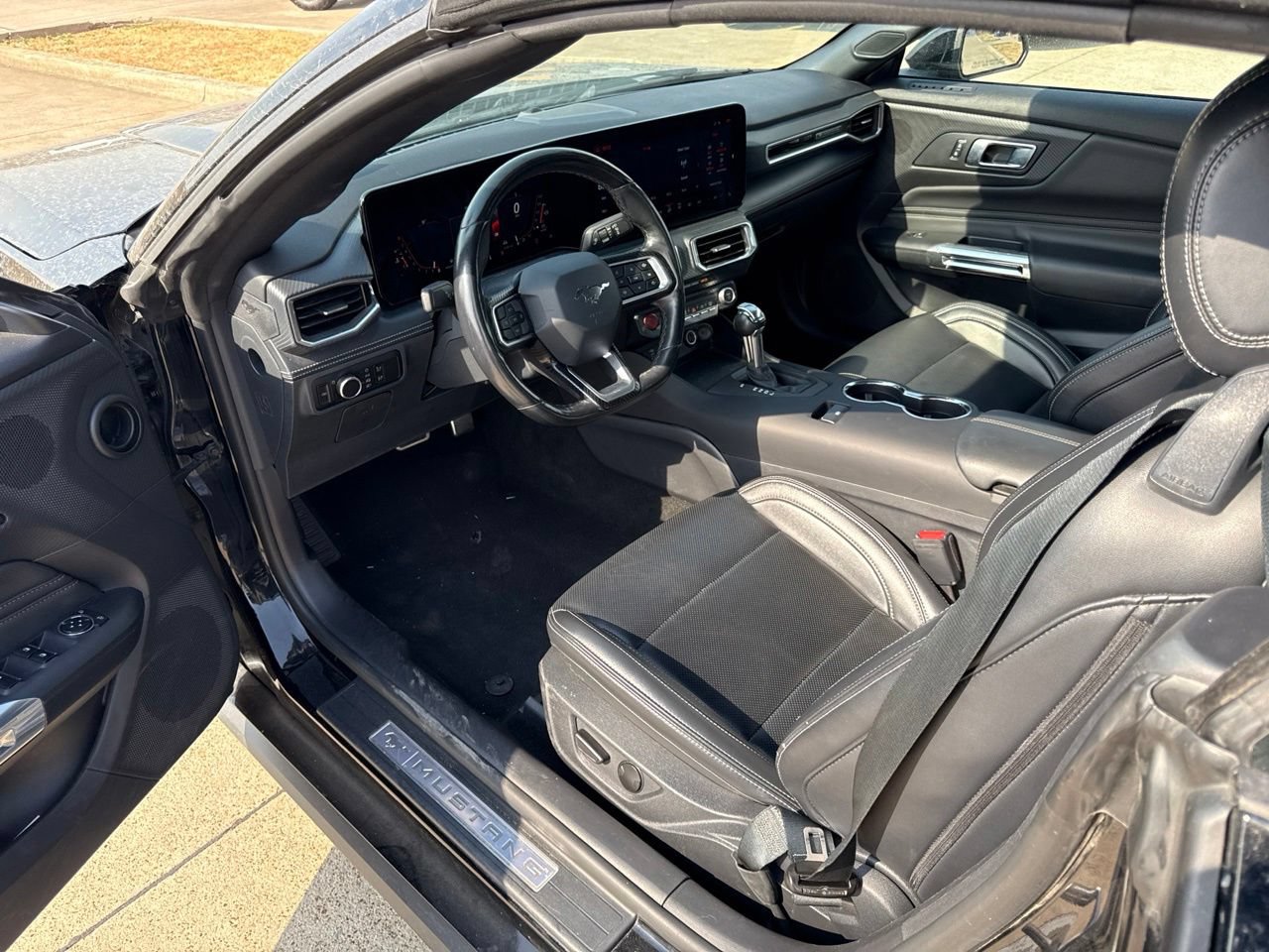 Used 2025 Ford Mustang Premium RWD image 17