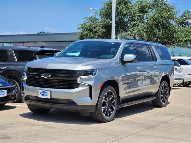 Used 2023 Chevrolet Suburban RST AWD/4WD image 2