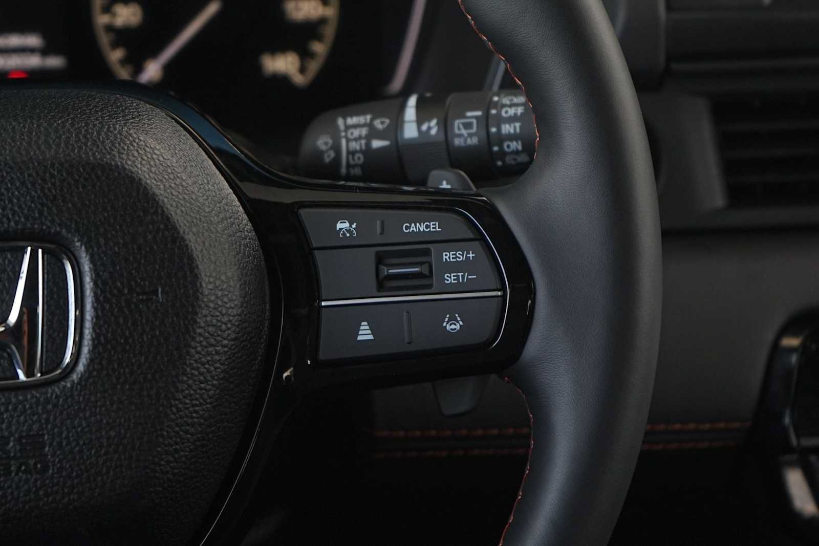 Used 2025 Honda Pilot TrailSport image 18