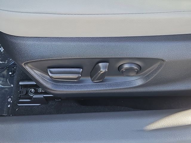 Used 2024 Toyota Camry SE image 16